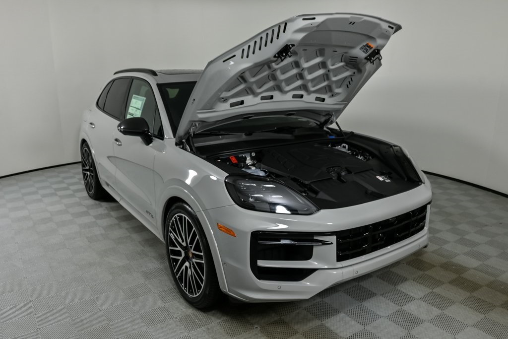 2025 Porsche Cayenne GTS photo 31