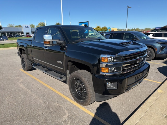 2018 Chevrolet Silverado 2500HD High Country photo 3