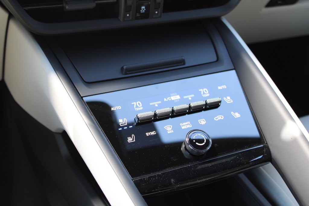 2025 Porsche Macan Electric photo 32