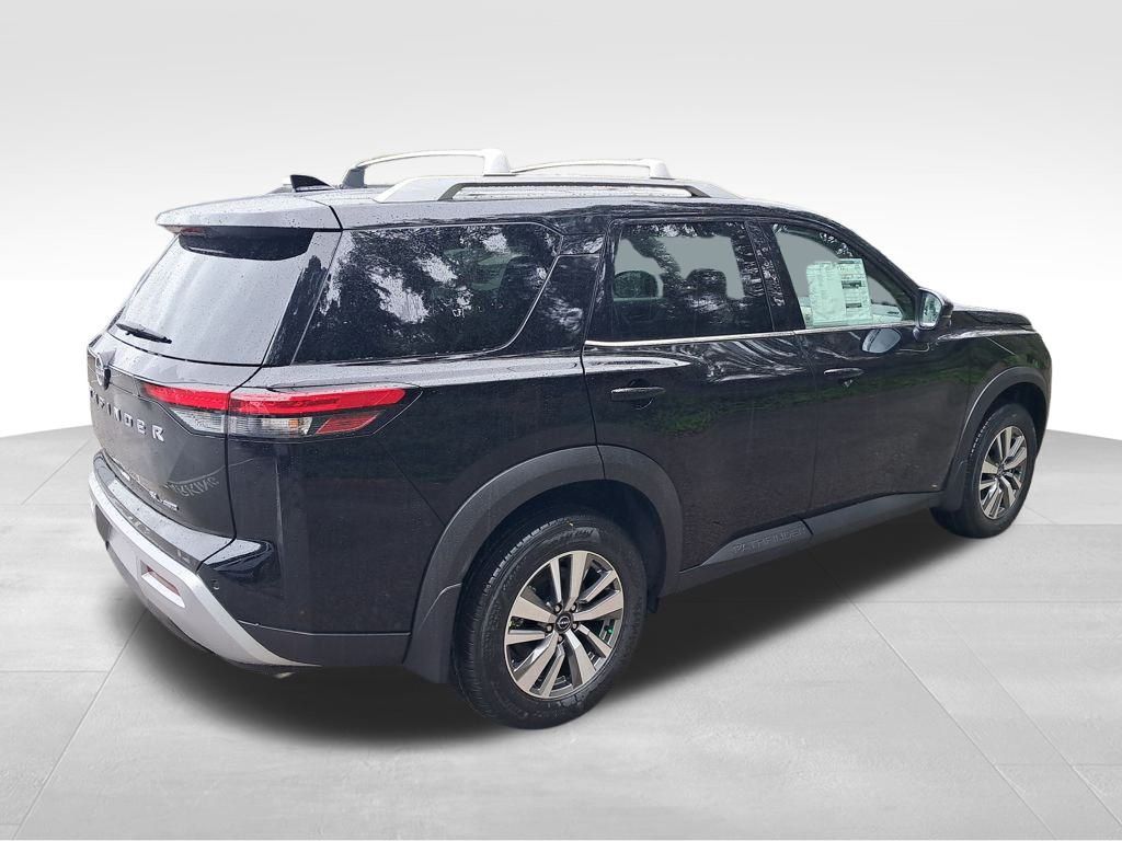 2025 Nissan Pathfinder SL photo 5