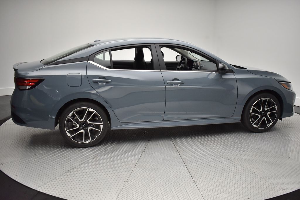 2025 Nissan Sentra SR photo 4