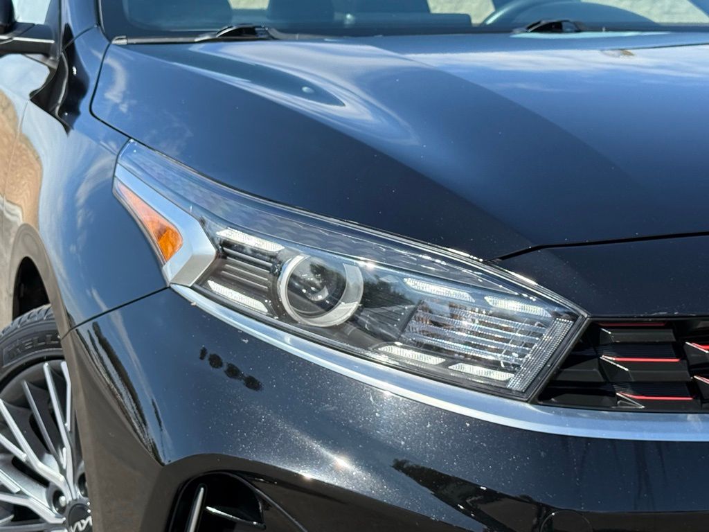 2023 Kia Forte GT-Line photo 2