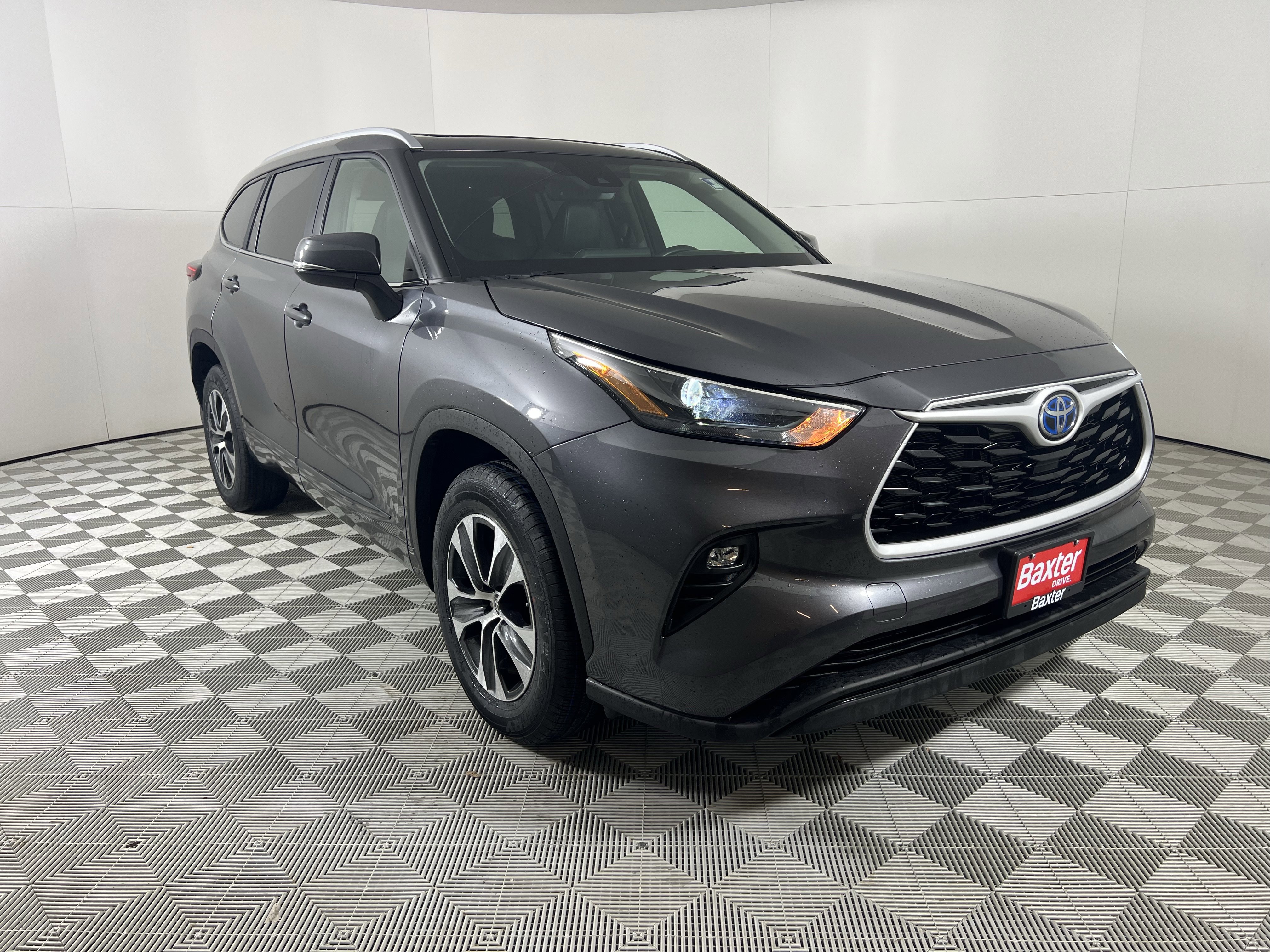 2023 Toyota Highlander XLE's photo