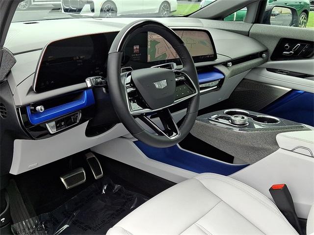 2025 Cadillac Optiq Luxury photo 14