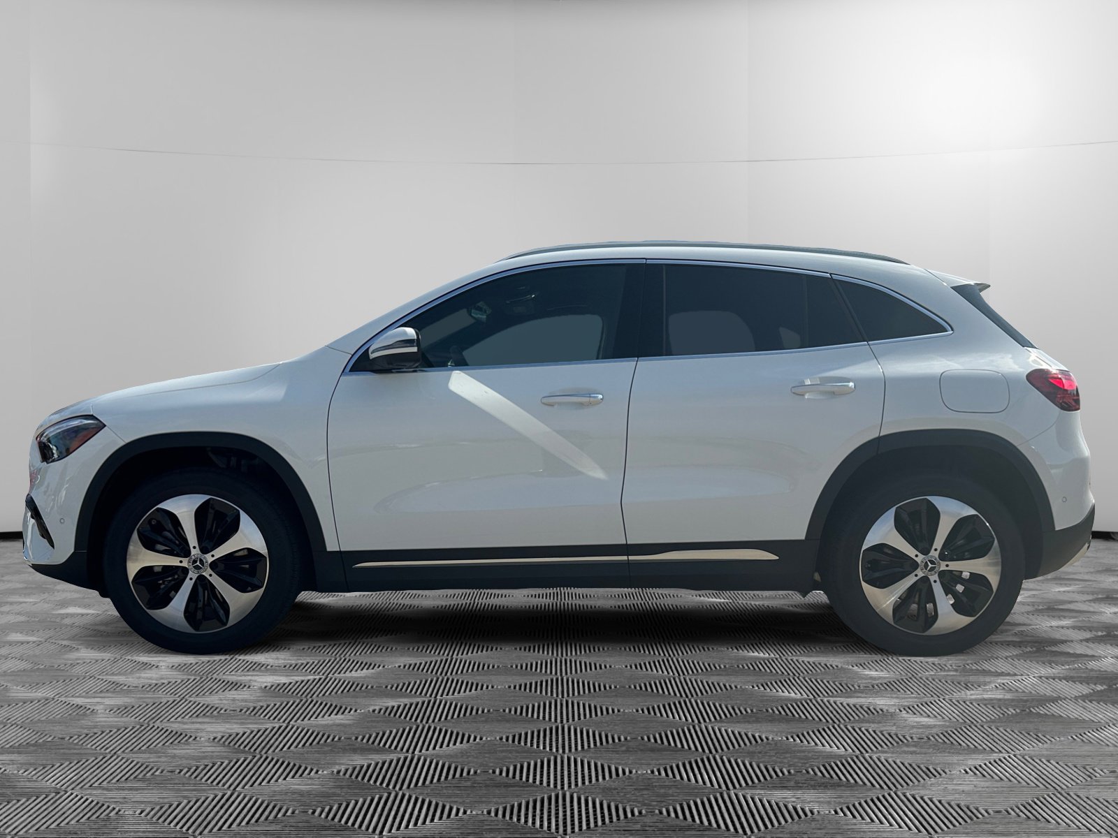 2026 Mercedes Benz GLA 250 4MATIC photo 2