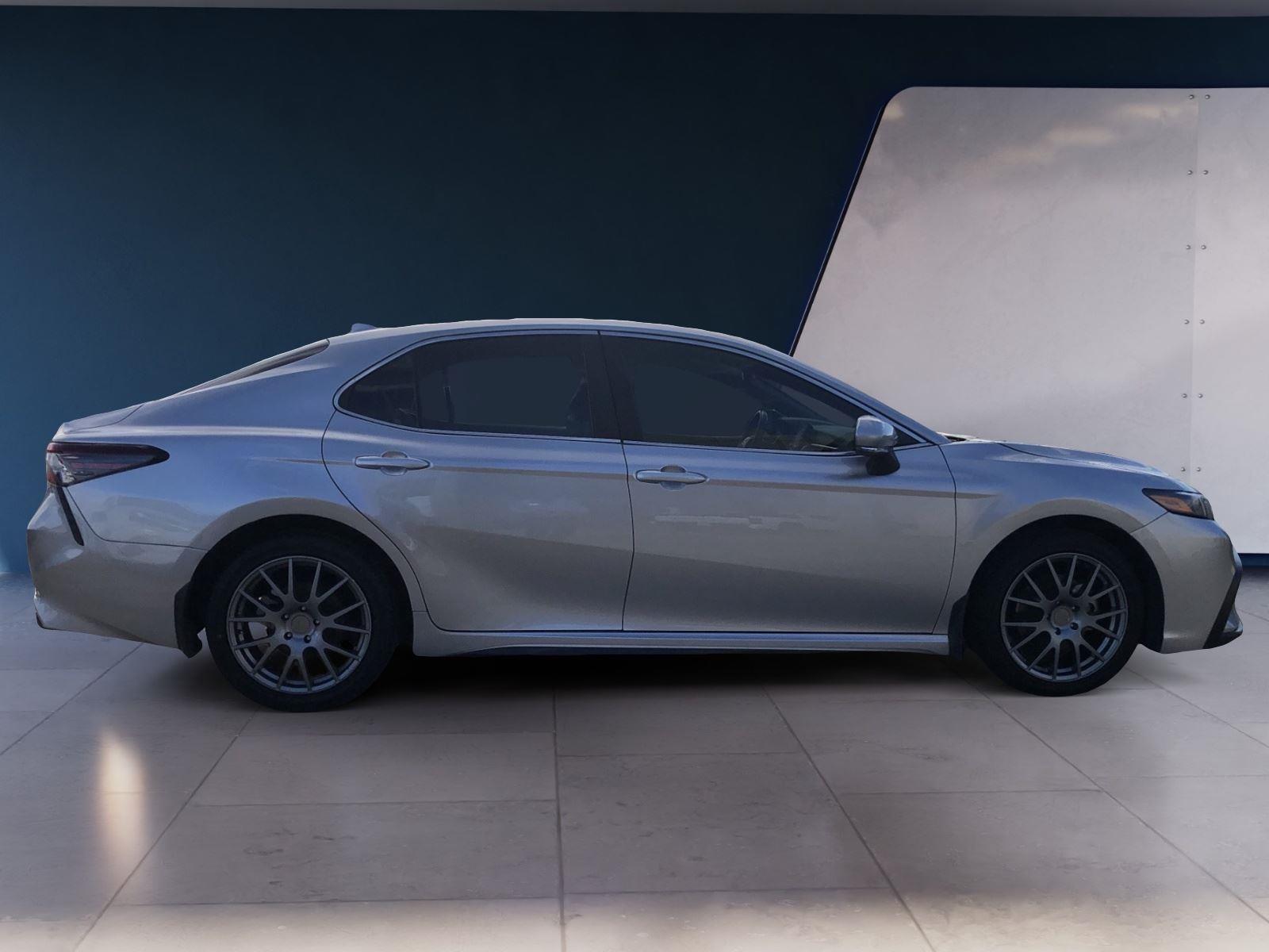 2023 Toyota Camry Hybrid SE photo 6