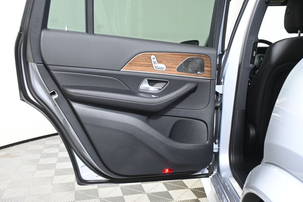 2025 Mercedes Benz GLS 450 4MATIC photo 22