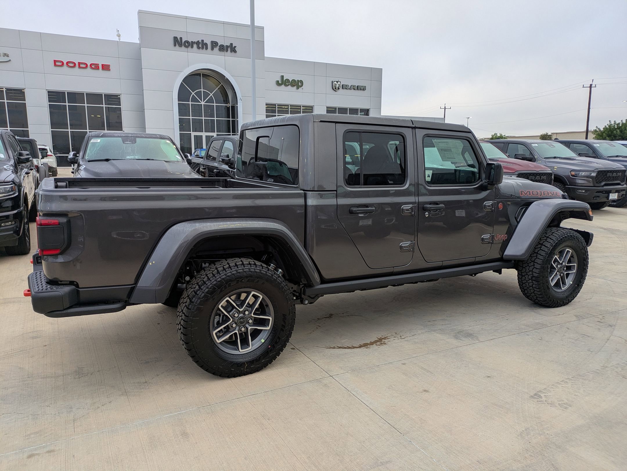2025 Jeep Gladiator Mojave photo 2