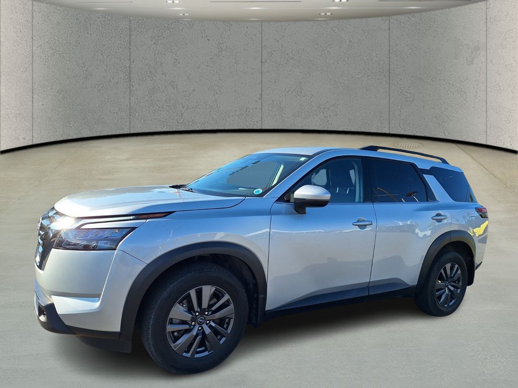 2024 Nissan Pathfinder SV's photo