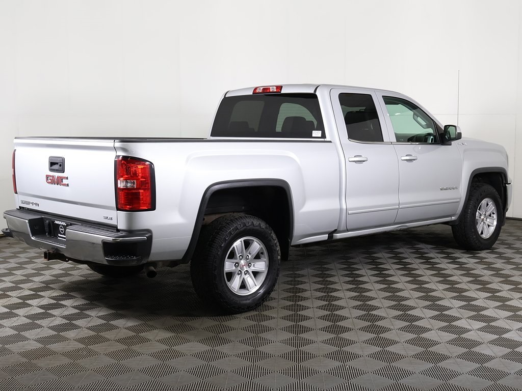 2017 Gmc Sierra 1500 SLE photo 2