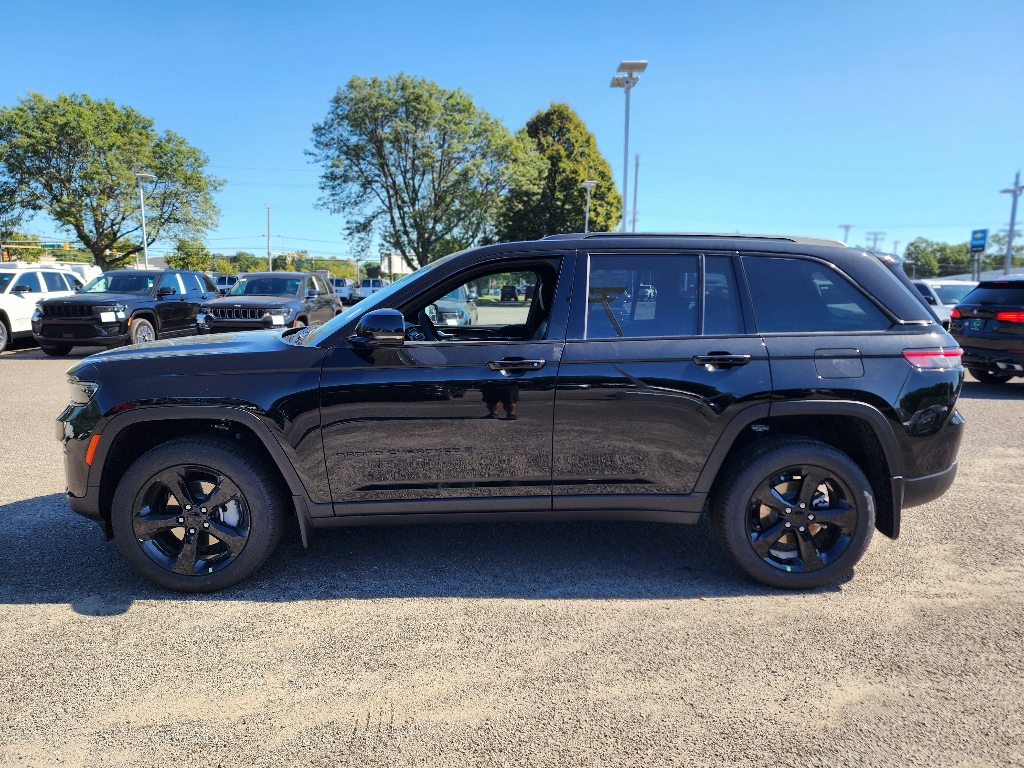 2025 Jeep Grand Cherokee Limited photo 7