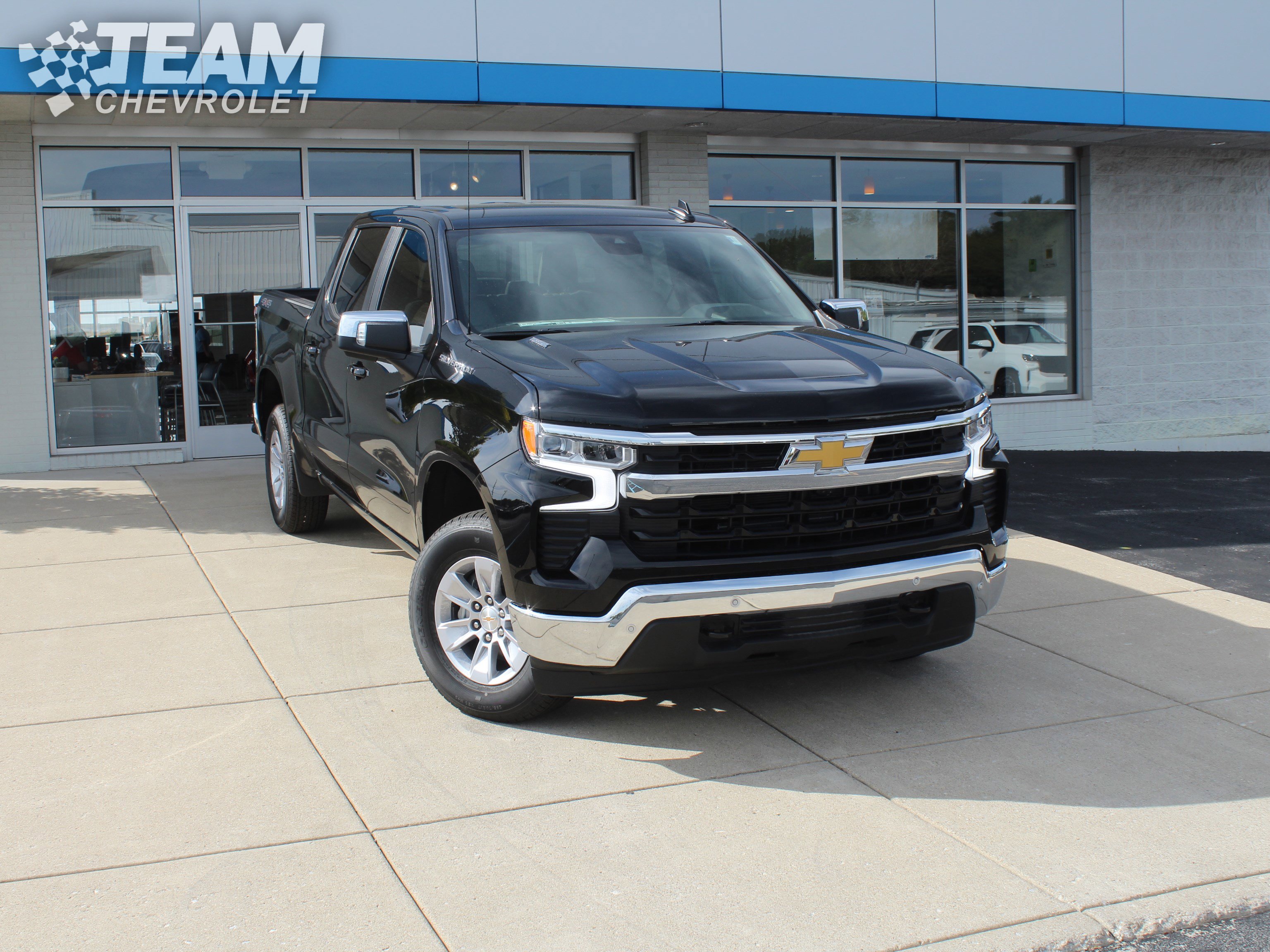 2026 Chevrolet Silverado 1500 LT photo 2