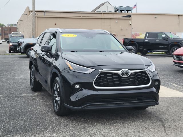 2023 Toyota Highlander XLE photo 3
