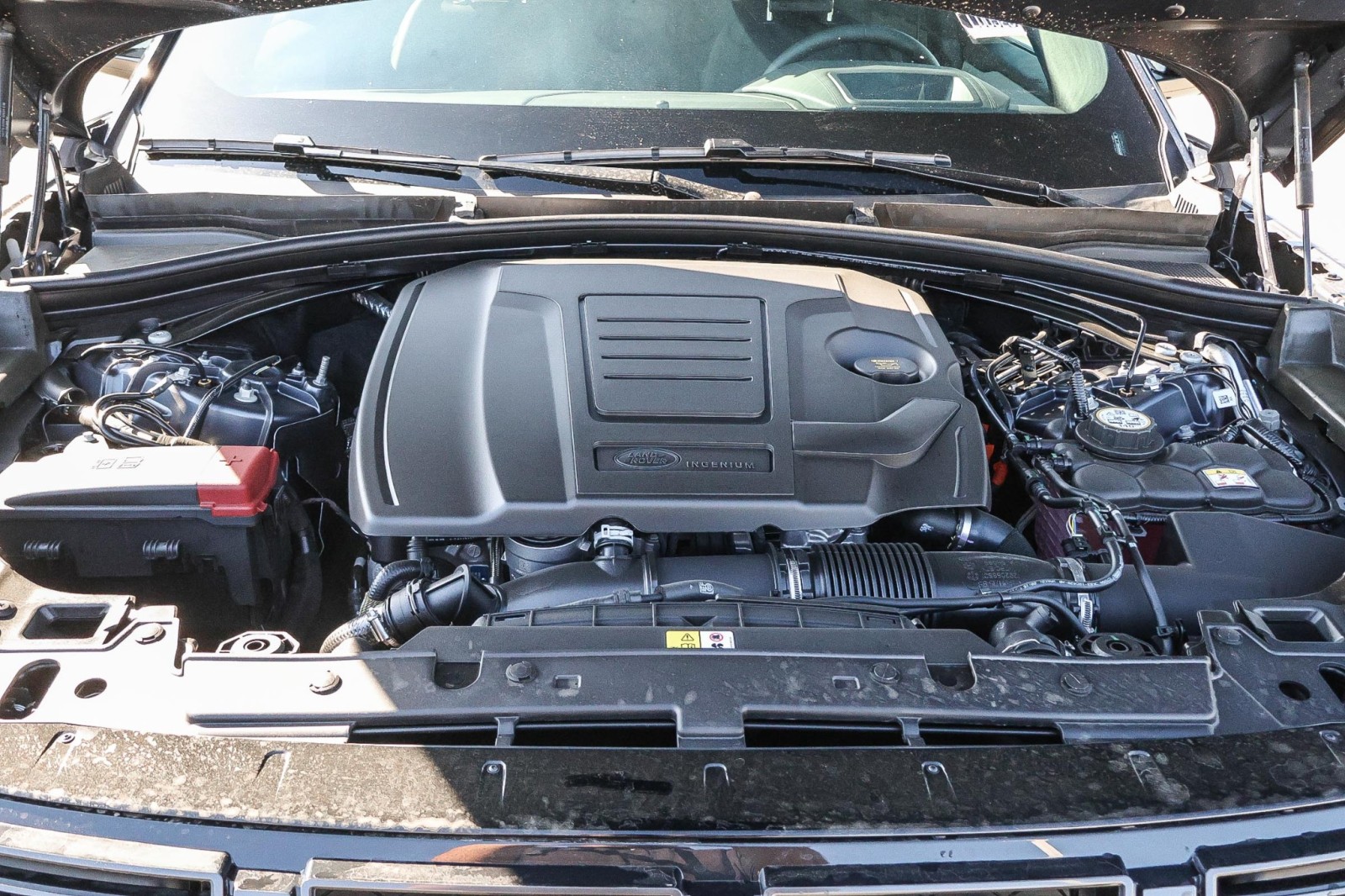 2026 Land Rover Range Rover Velar SE photo 23