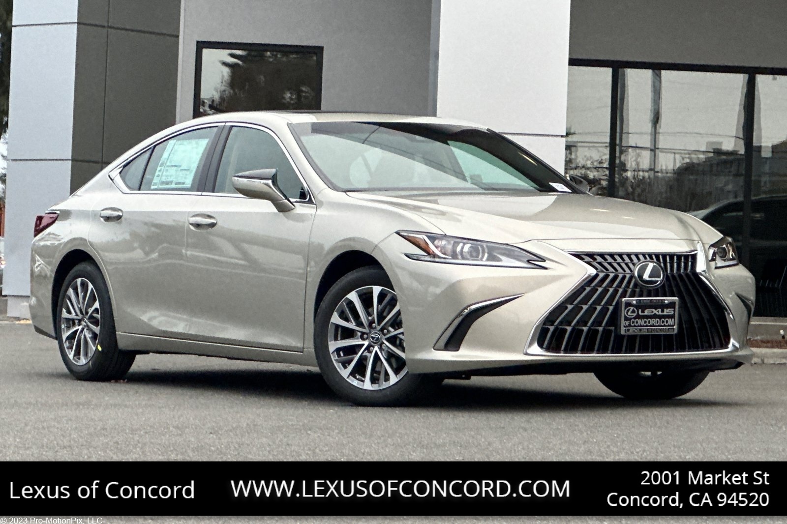 2025 Lexus ES 350's photo