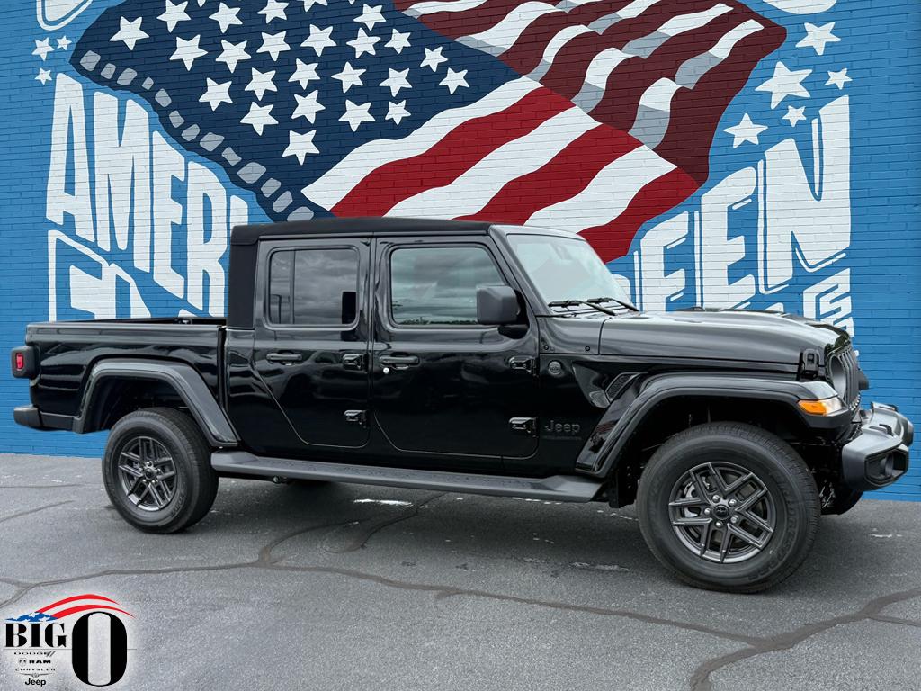 2025 Jeep Gladiator Sport S's photo