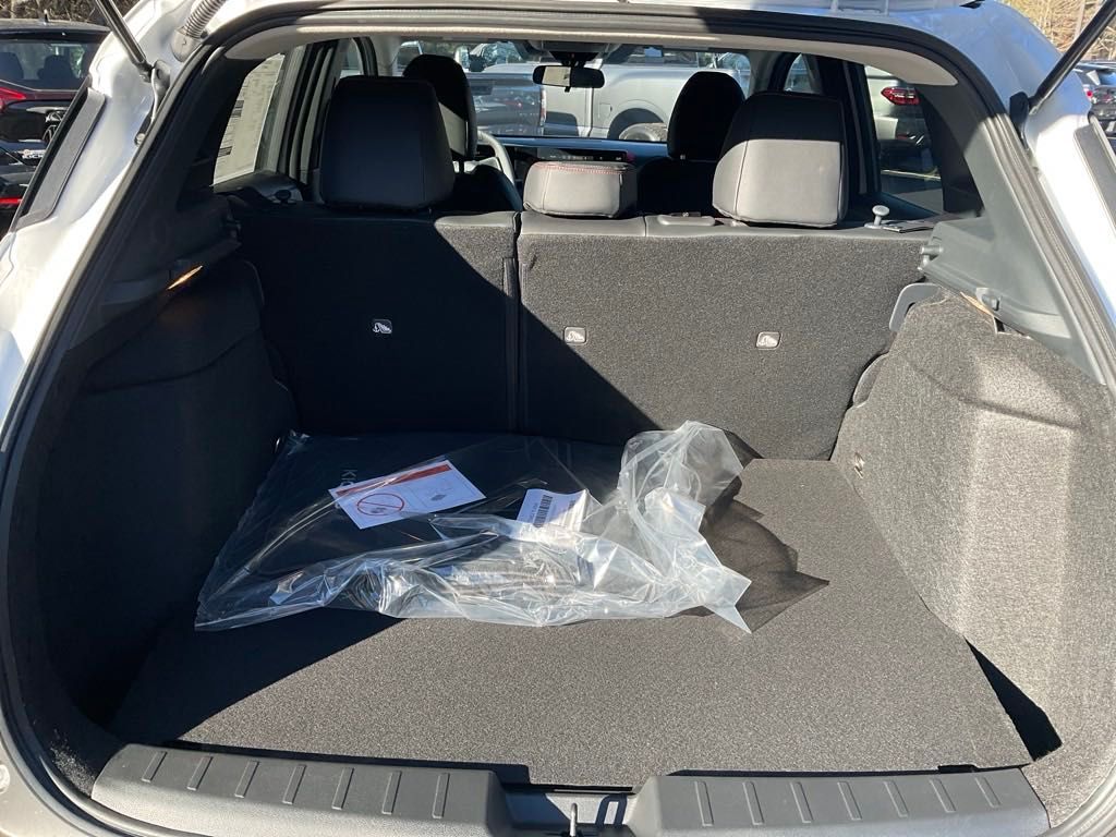 2025 Nissan Kicks SR photo 25