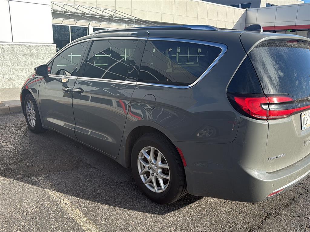2021 Chrysler Pacifica Touring L photo 3
