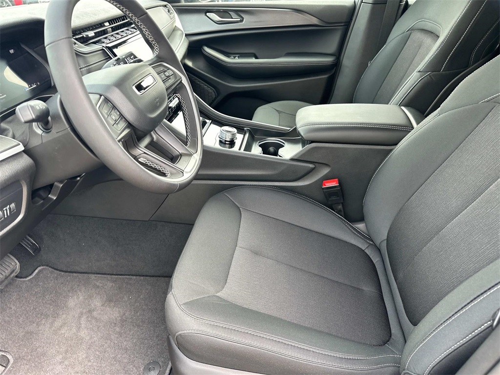 2025 Jeep Grand Cherokee Laredo photo 15