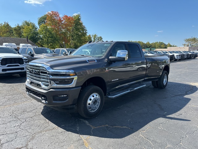 2025 Ram 3500 Laramie photo 4