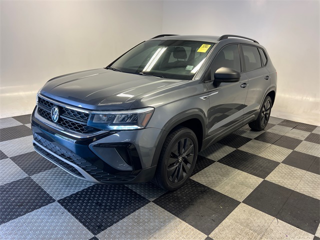 2022 Volkswagen Taos S photo 2