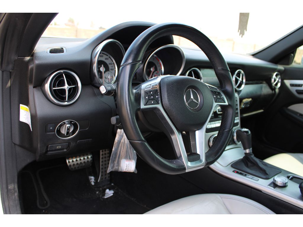 2013 Mercedes Benz SLK 250 photo 13