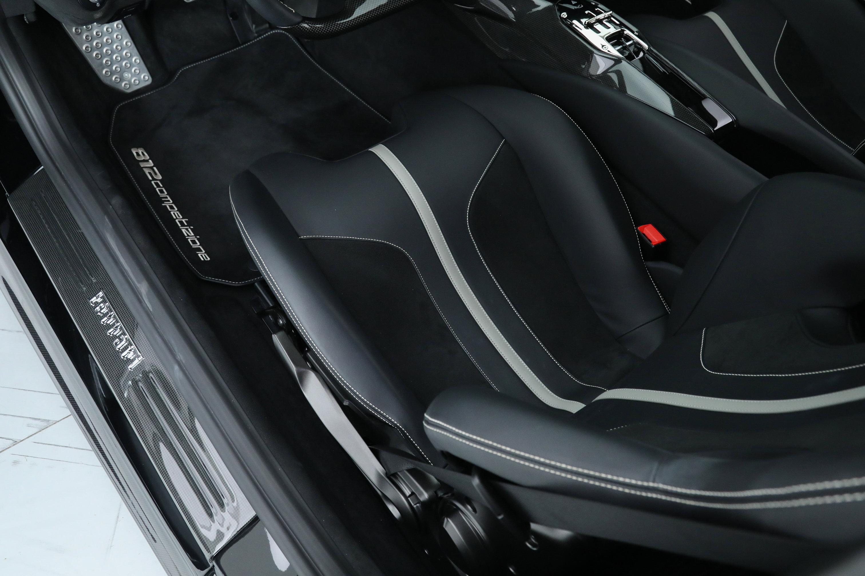 2024 Ferrari 812 Competizione photo 49