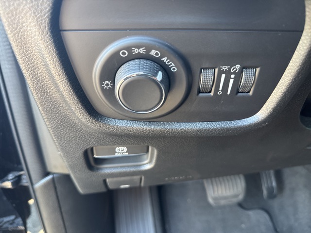 2023 Jeep Grand Cherokee Laredo photo 12