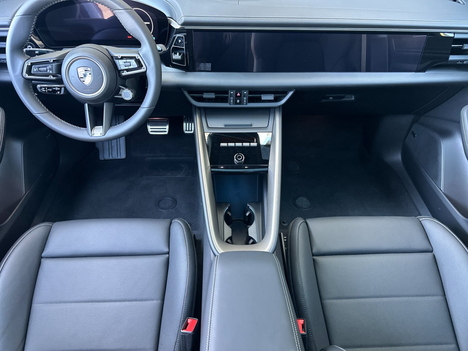 2025 Porsche Macan Turbo Electric photo 6