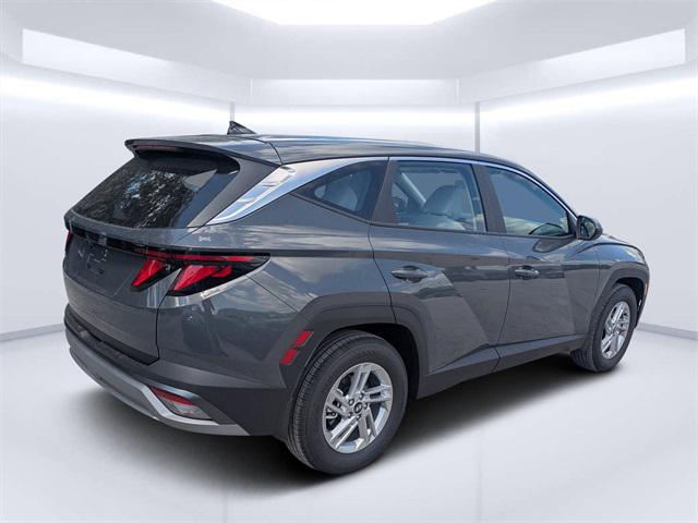 2025 Hyundai Tucson SE photo 3