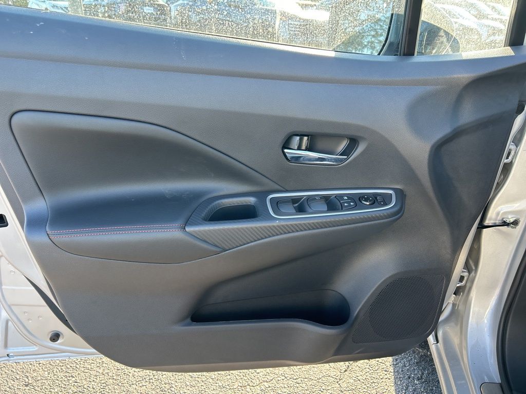 2025 Nissan Versa SR photo 10