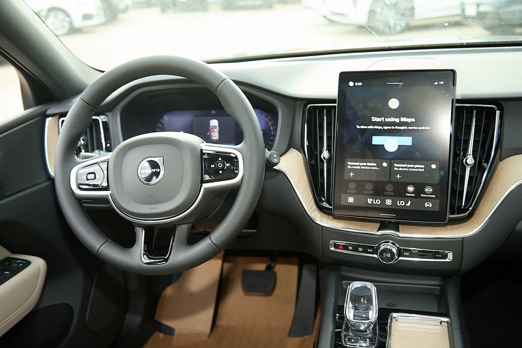 2026 VOLVO XC60 - Image 23