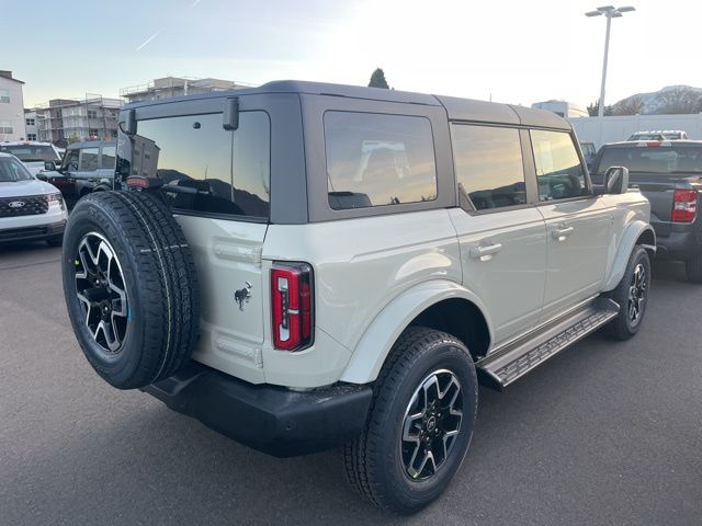 2025 Ford Bronco Outer Banks photo 3