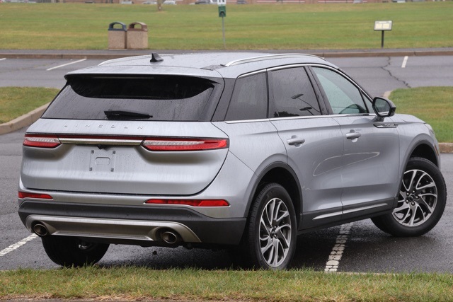 2022 Lincoln Corsair Standard photo 3