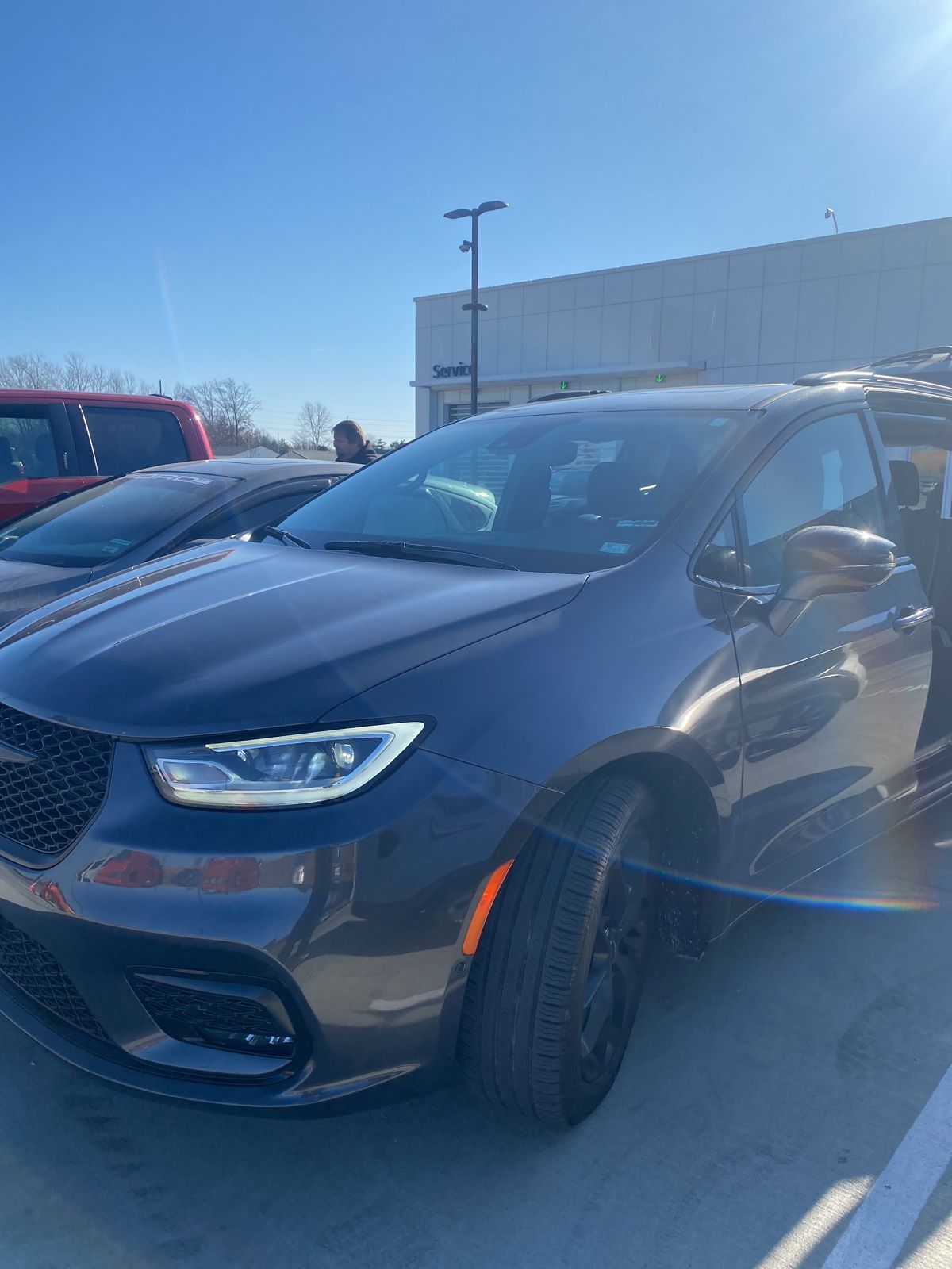 2022 Chrysler Pacifica Limited's photo