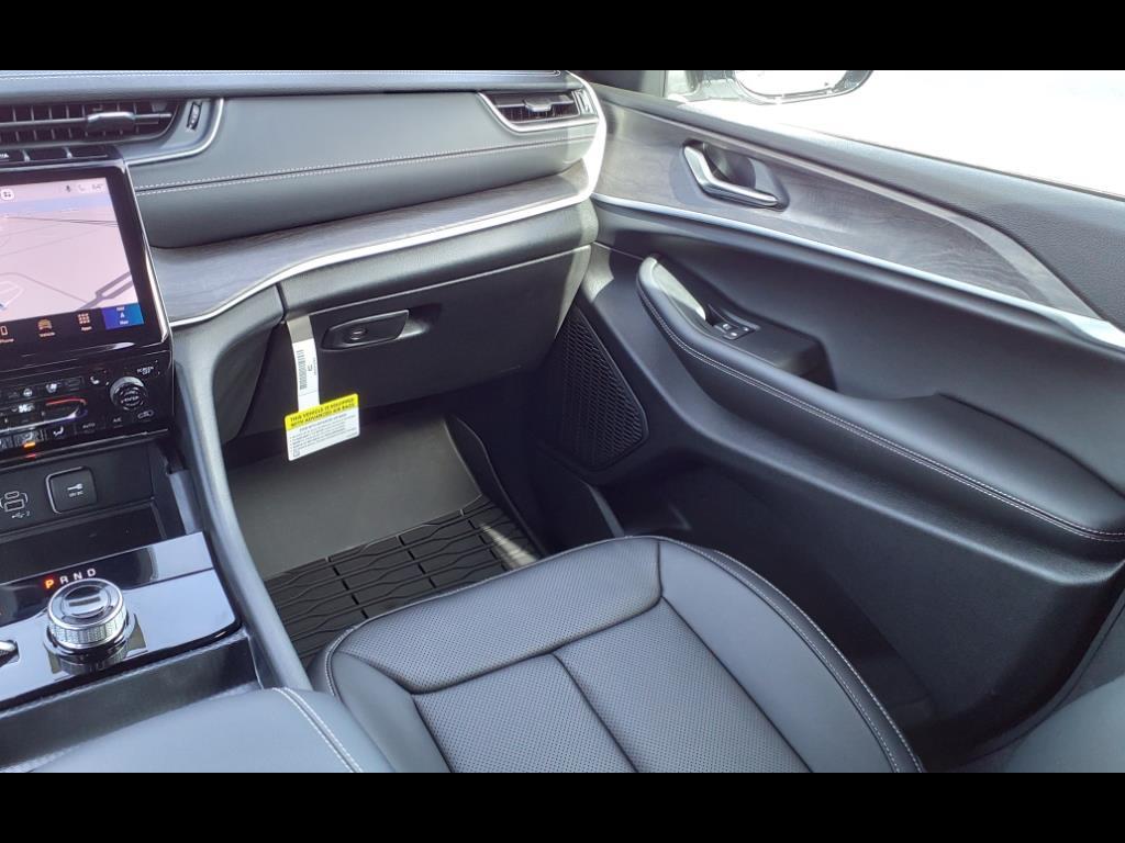 2025 Jeep Grand Cherokee Limited photo 26