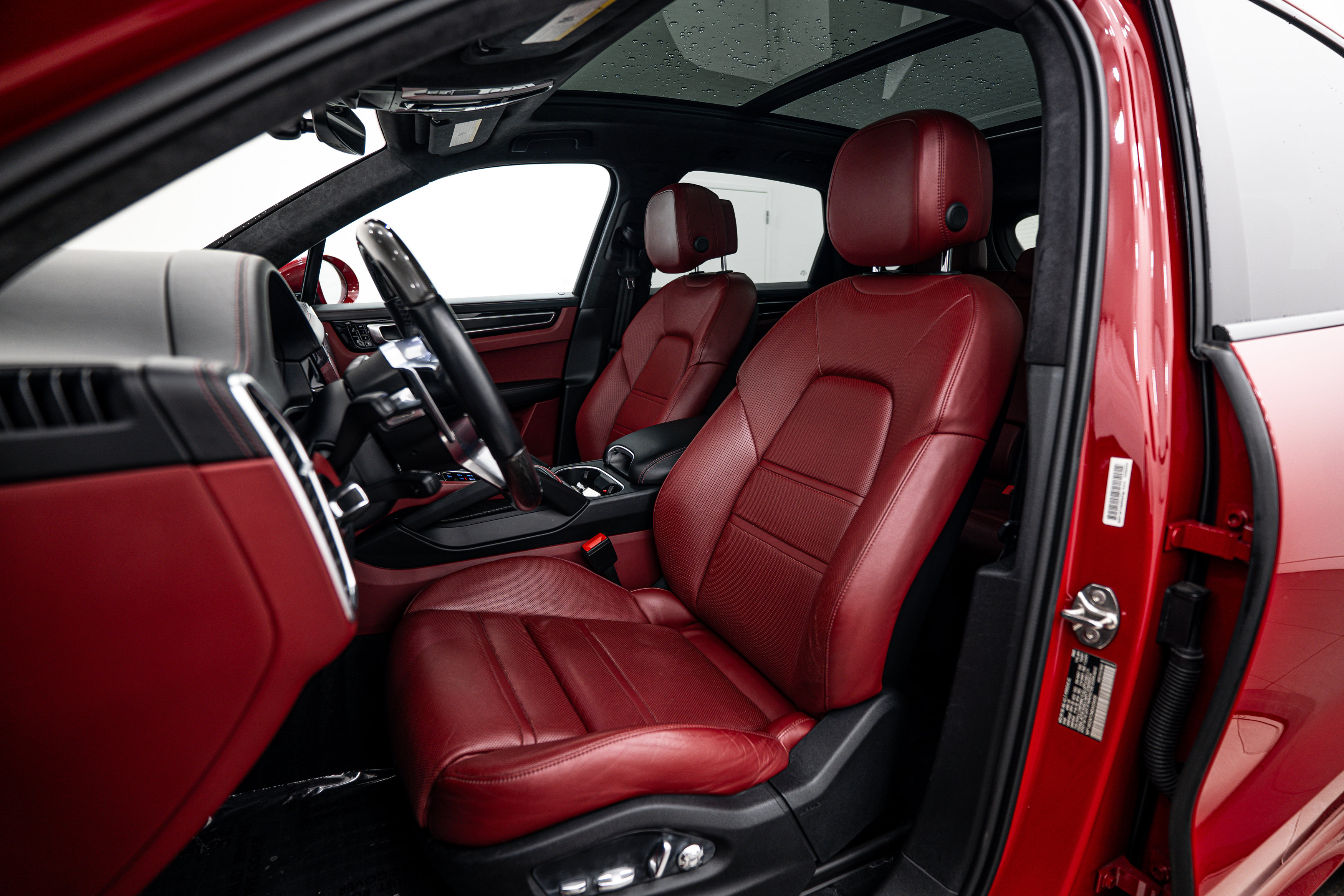 2021 Porsche Cayenne GTS photo 2