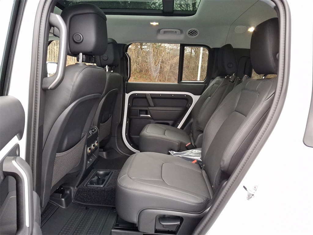 2025 Land Rover Defender 130 S photo 6