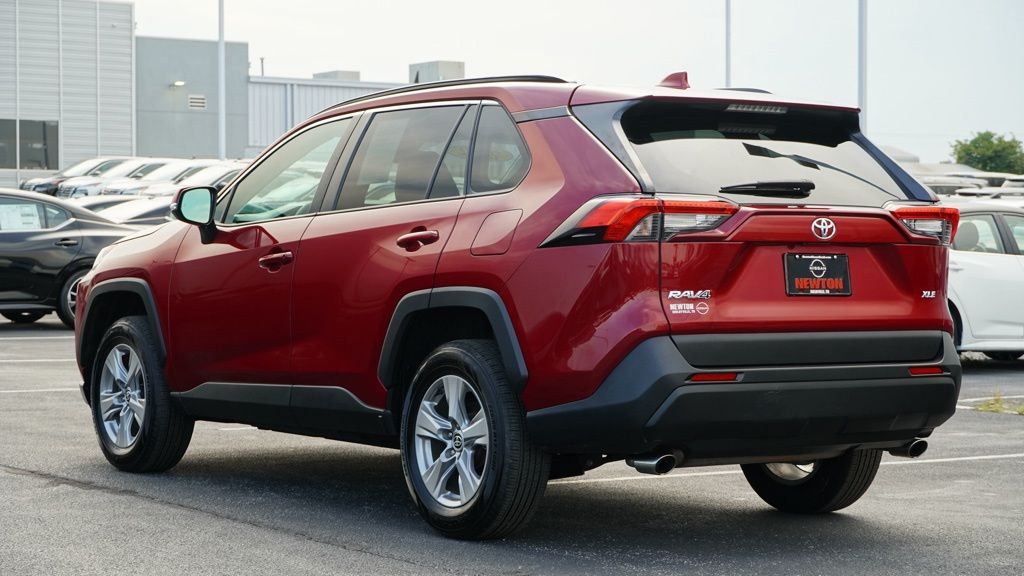2022 Toyota RAV4 XLE photo 6