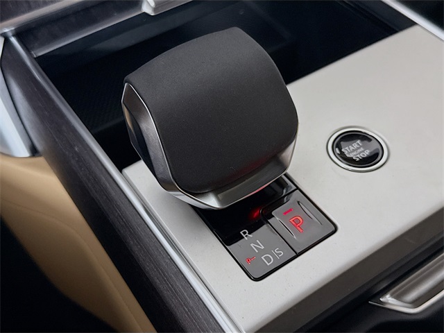 2025 Land Rover Range Rover SE photo 14