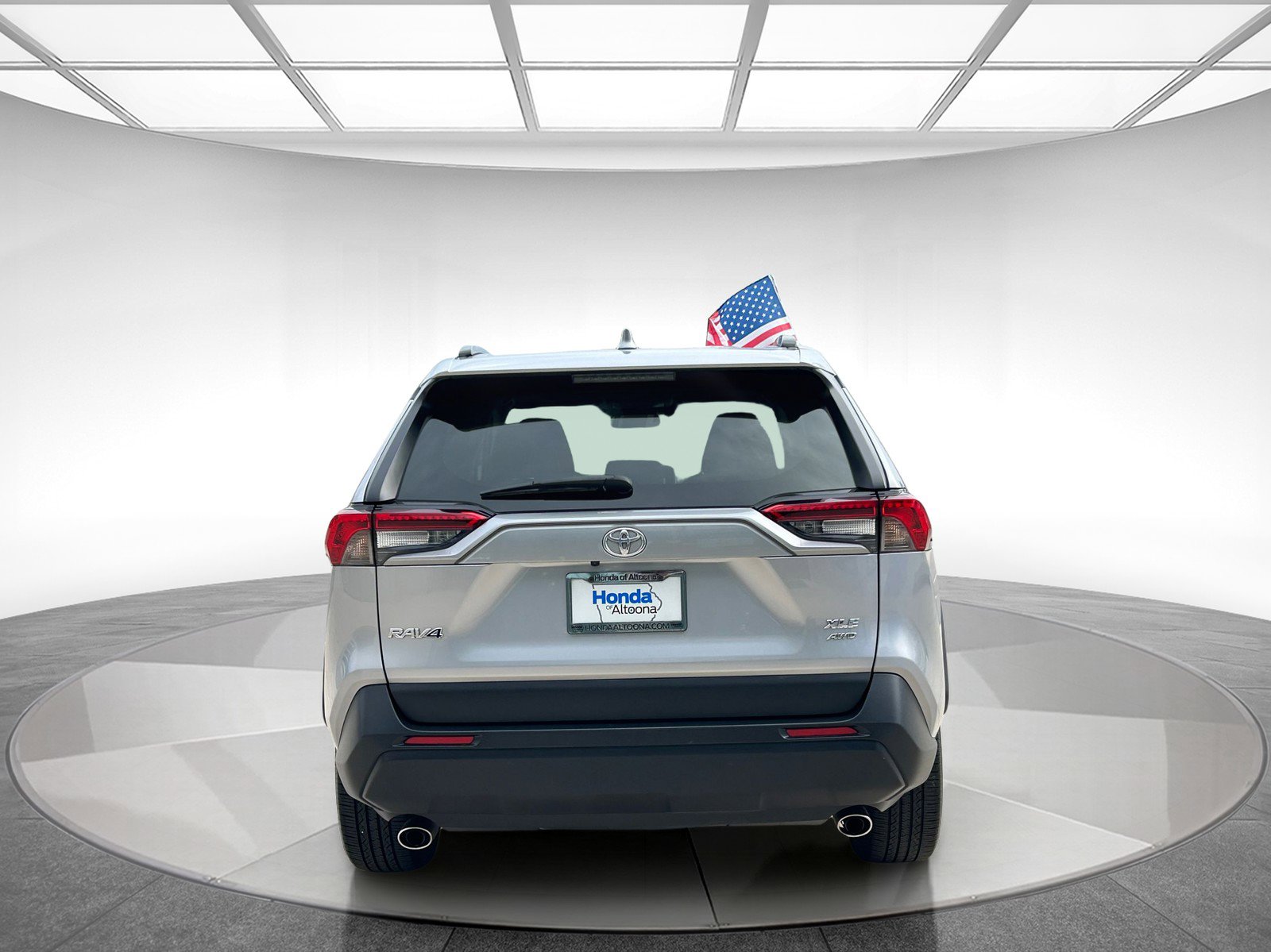 2022 Toyota RAV4 XLE Premium photo 4