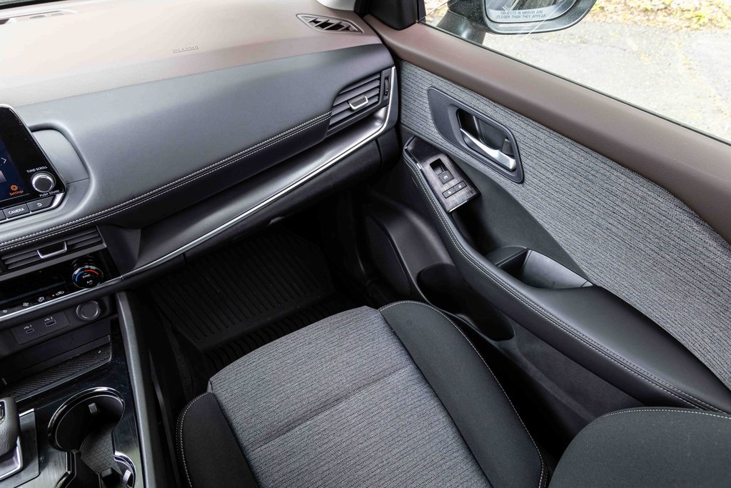 2023 Nissan Rogue SV photo 18