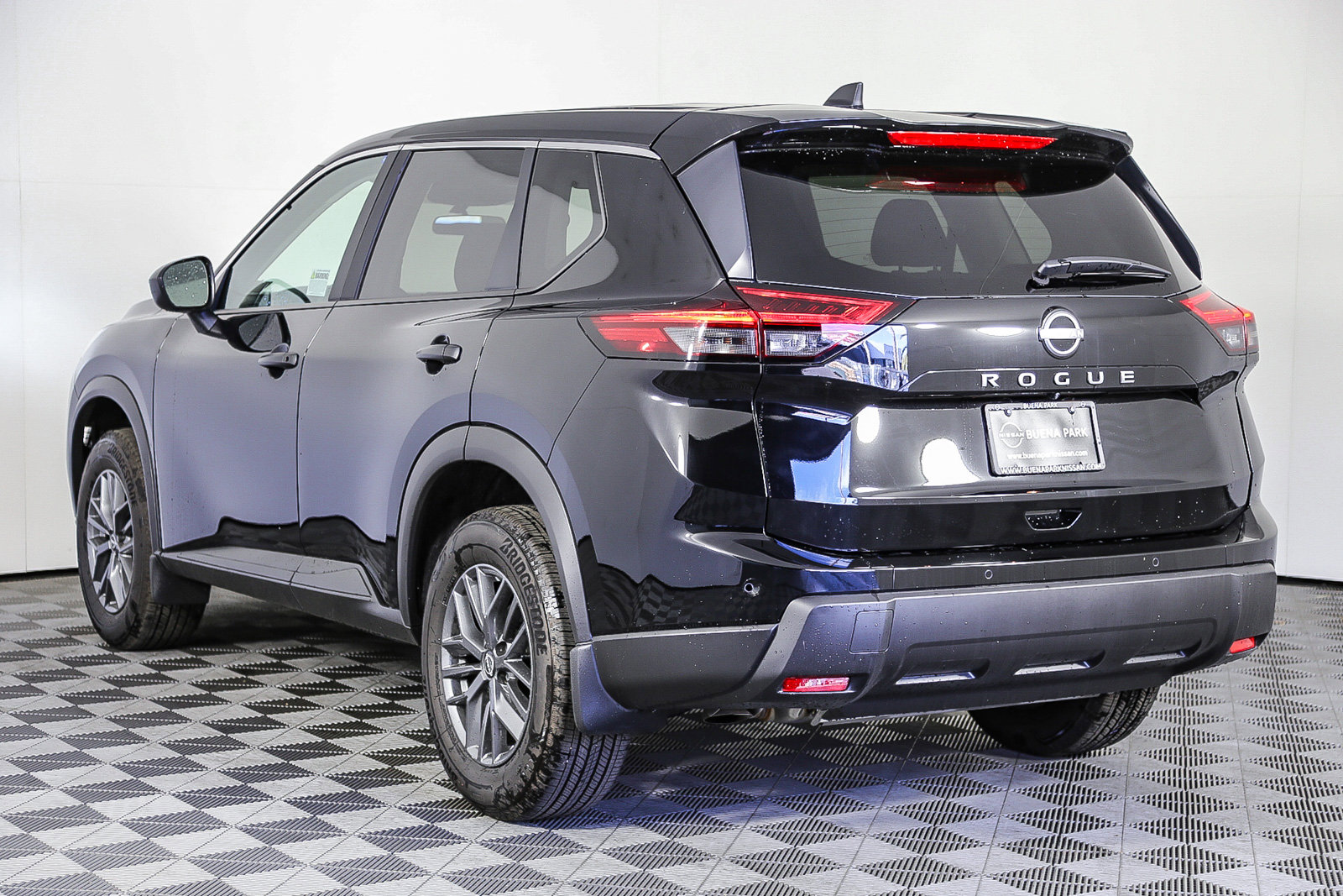 2025 Nissan Rogue S photo 2