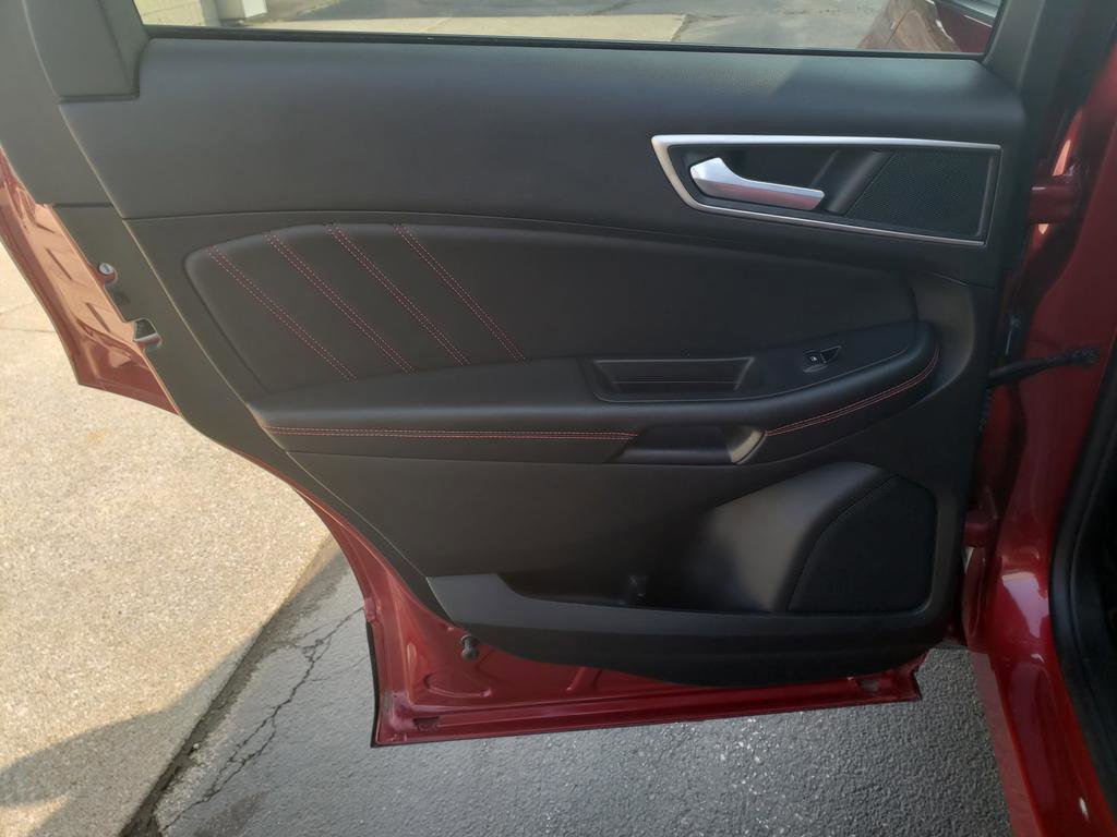 2024 Ford Edge ST-Line photo 14