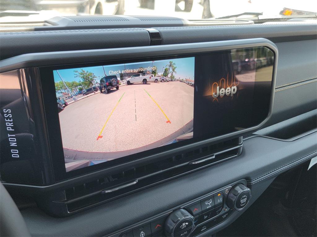 2025 Jeep Wrangler Sahara photo 17