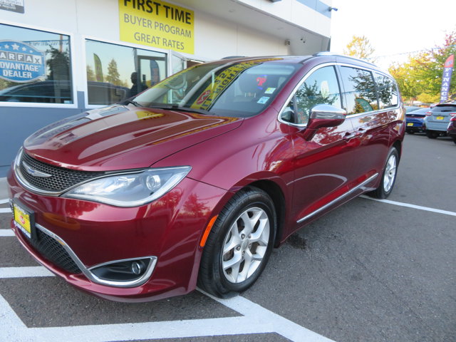 2020 Chrysler Pacifica Limited's photo