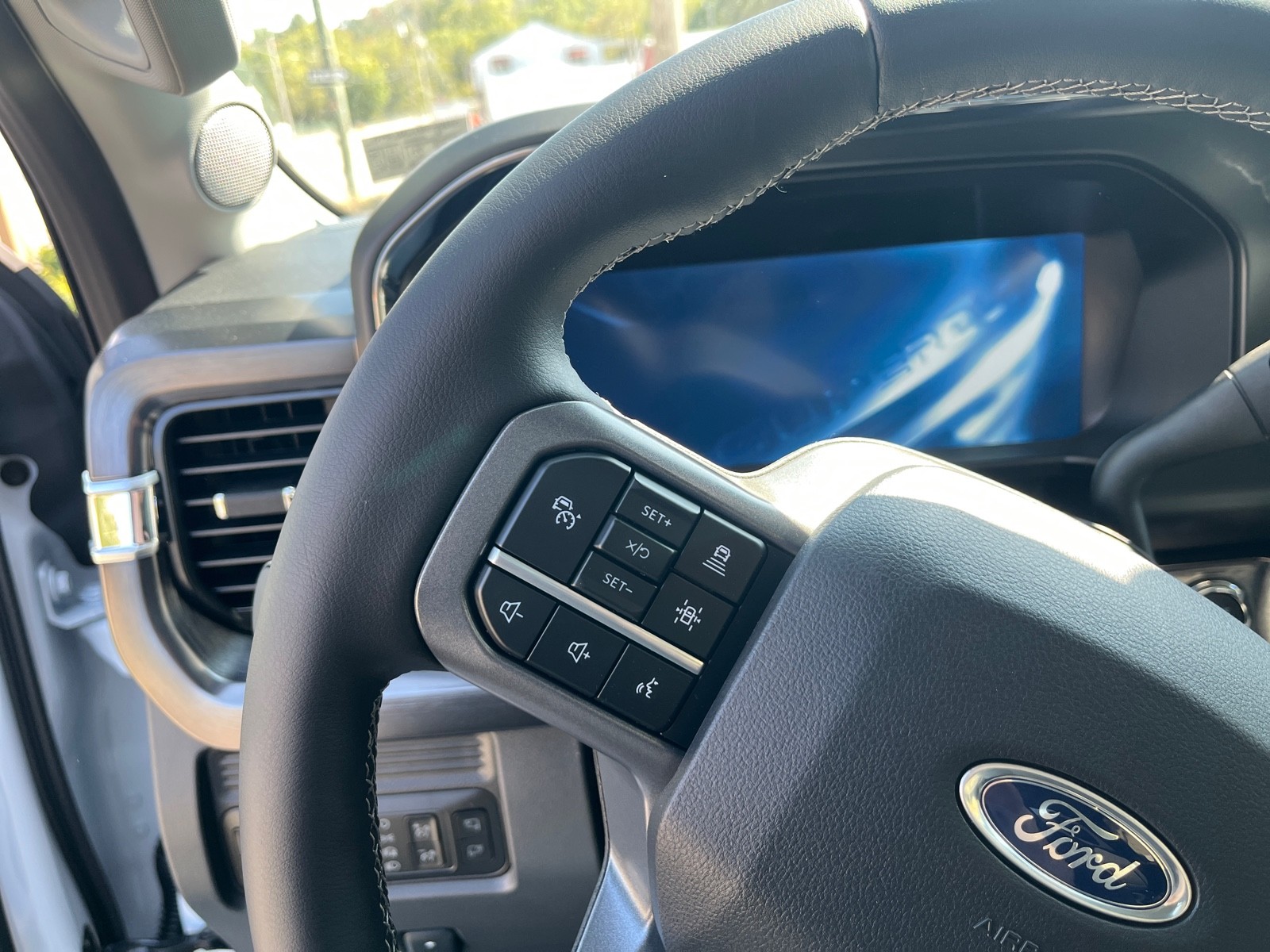 2026 Ford F-250 Lariat photo 10