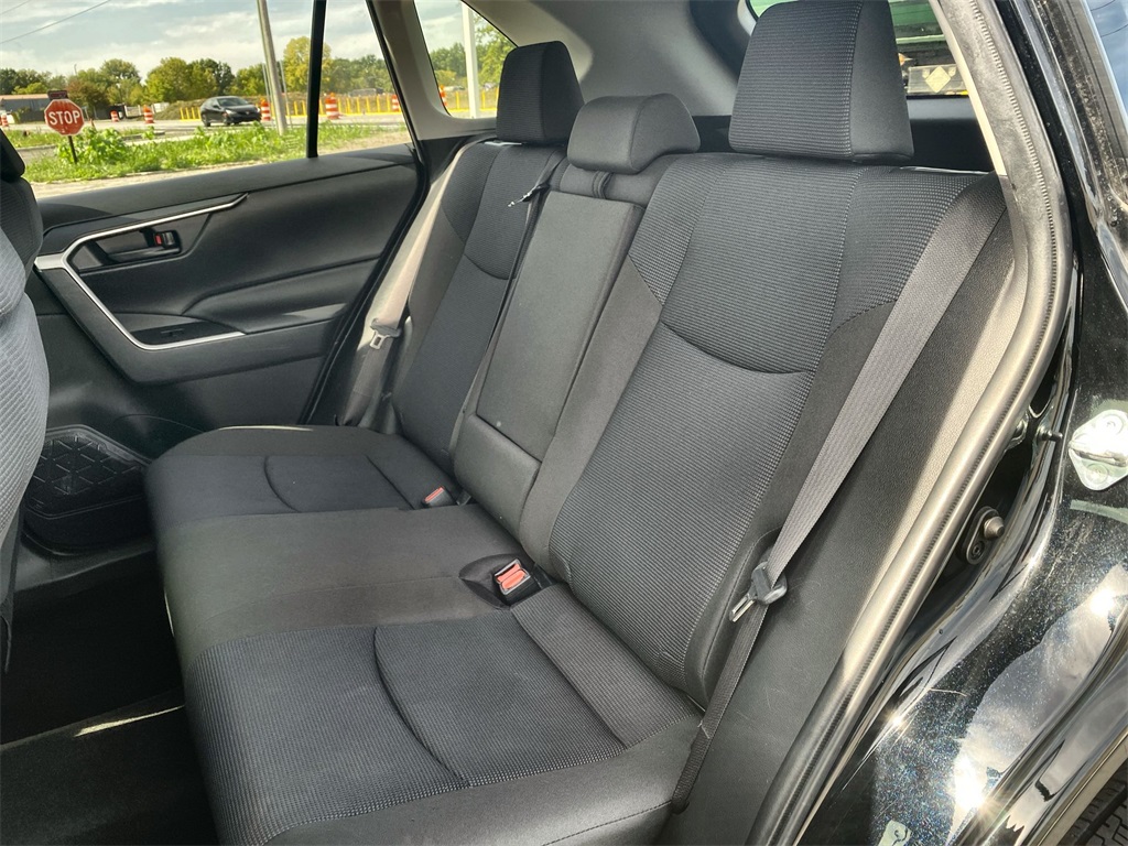 2019 Toyota RAV4 LE photo 21