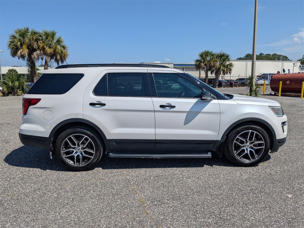 2018 Ford Explorer Sport photo 2