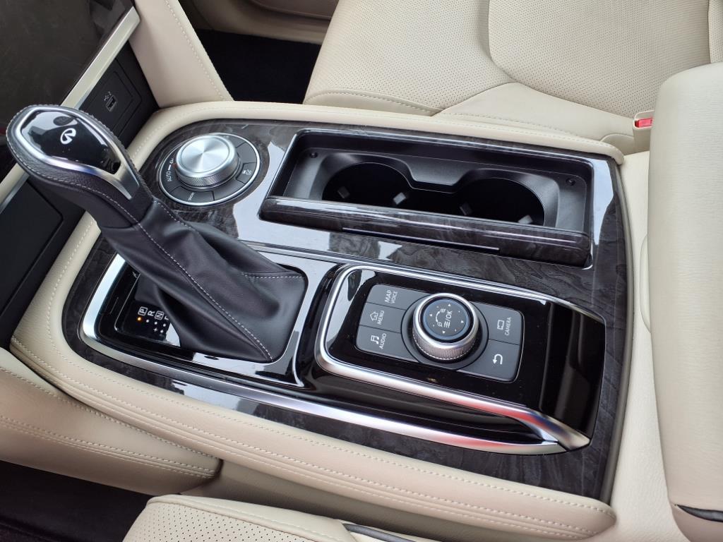 2022 Infiniti QX80 Luxe photo 11